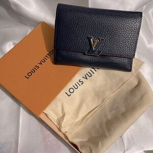 Louis Vuitton VGUC Navy and Red Leather Capucines Wallet
